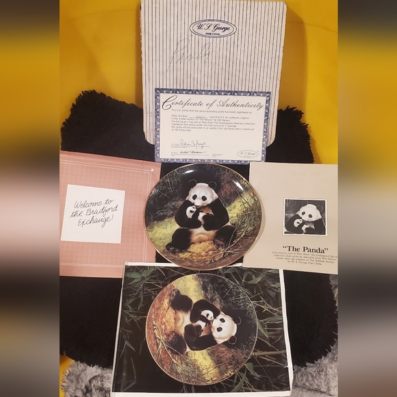 Panda Collector's Plate - Picture 1 of 3
